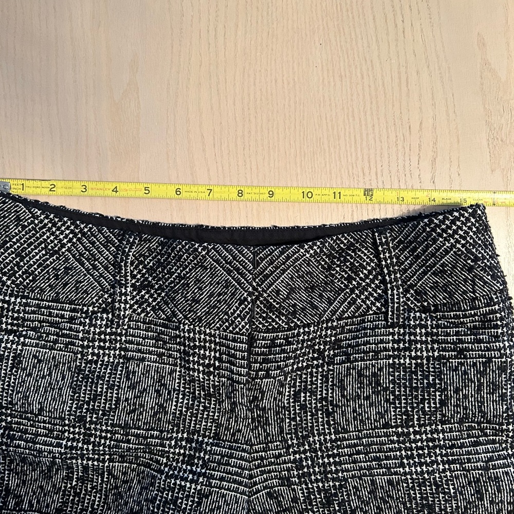 Express Shorts - Picture 4 of 9